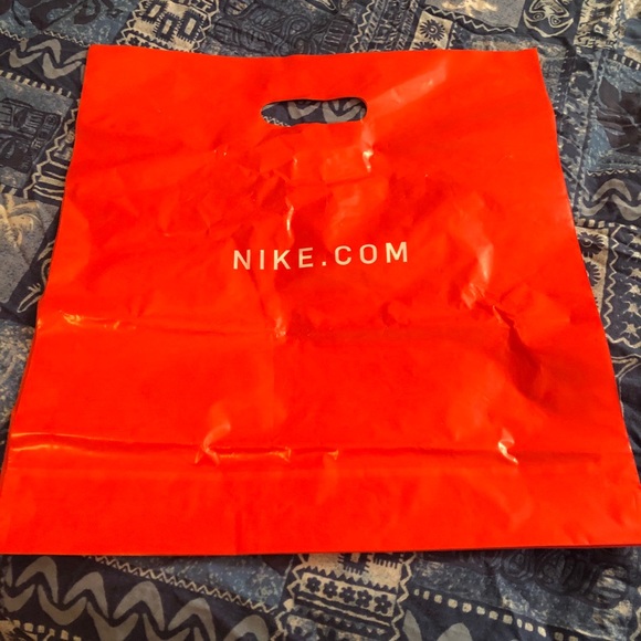 Nike Men’s T-Shirt - Picture 6 of 6